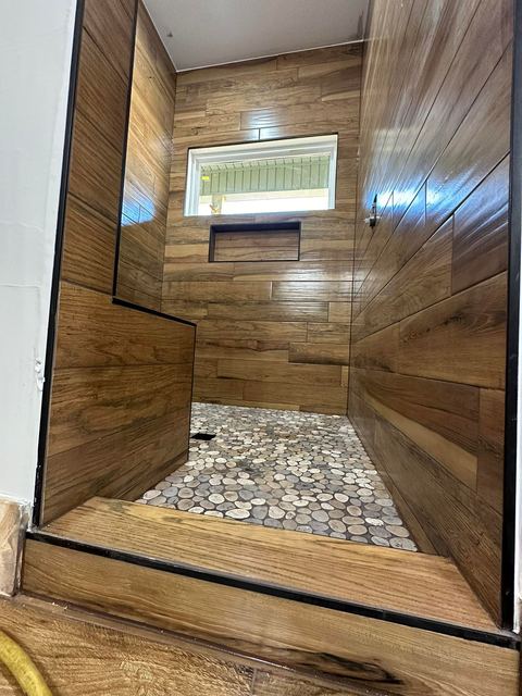 Wood-look plank shower with a window niche